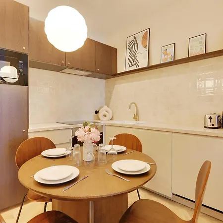 Charming -2br-6p- Montmartre Apartment